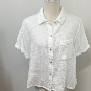 Old Navy White Collared Button Down Blouse Size Large.